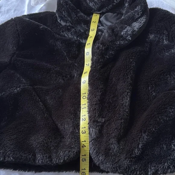 Elegant Black Faux Fur Cropped Jacket, Laundry by Shelli Segal, M - Picture 10 of 11